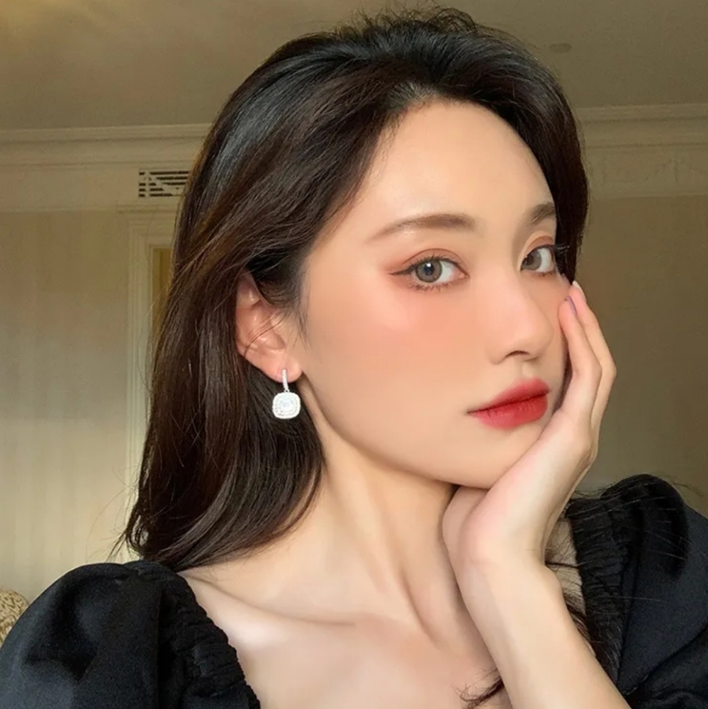 Sparkly zircon crystal drop hook dandle drop fashion earrings. - Picture 3 of 4